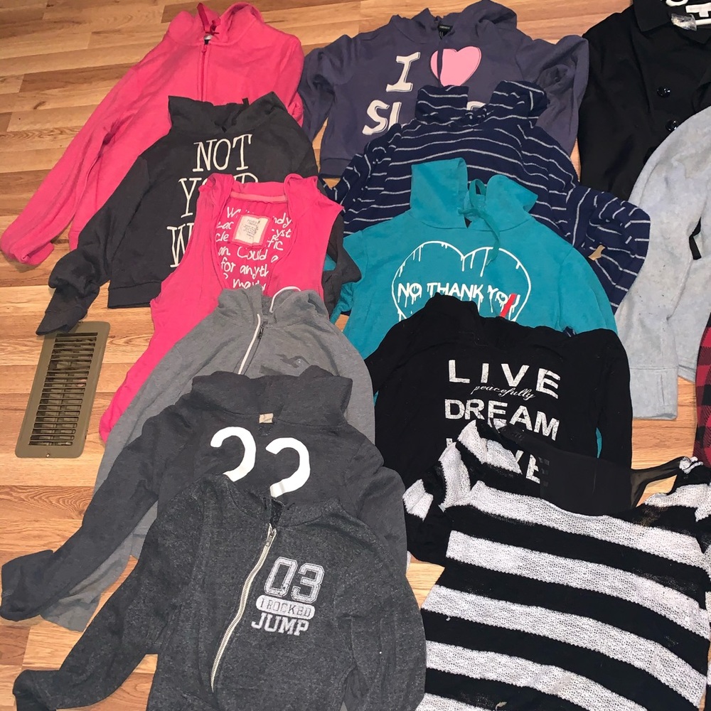 Lot of women’s and juniors tops
